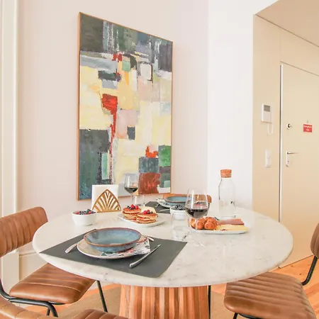Luxurious Flat In Center By Lovelystay Apartment
