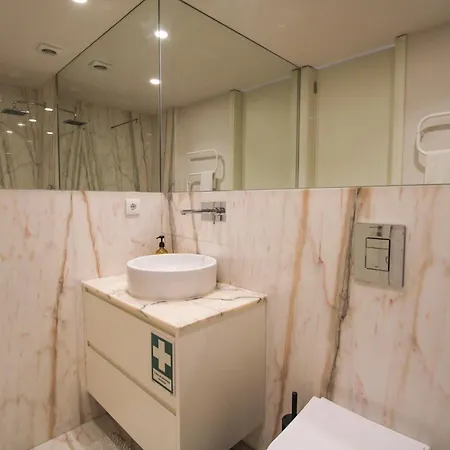 Luxurious Flat In Center By Lovelystay